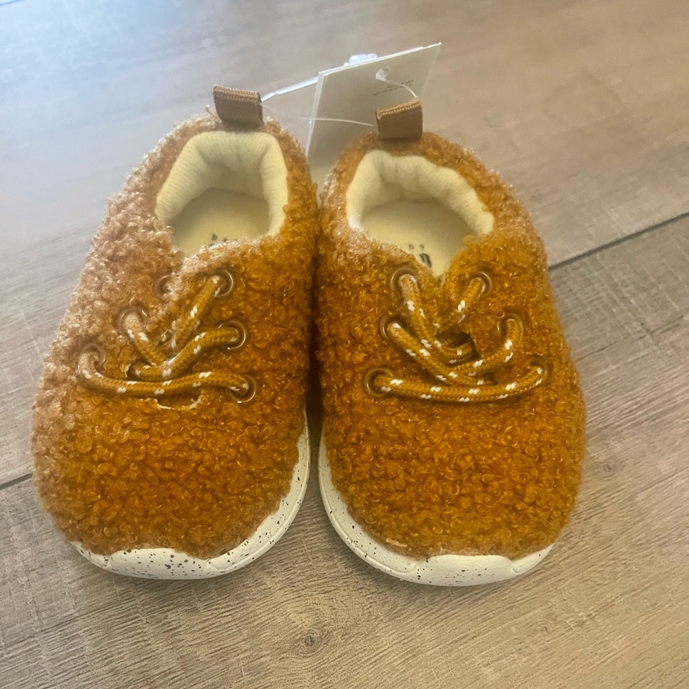 Gap baby shoes